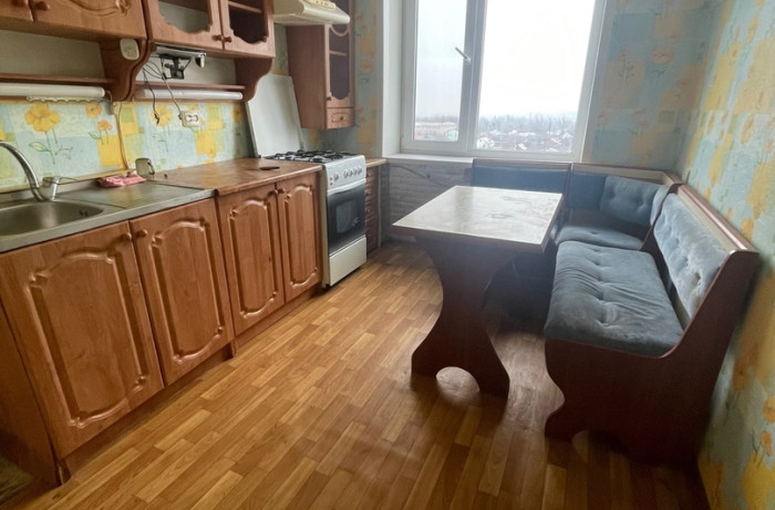 ✅ПРОДАЖА КВАРТИРЫ В ЦЕНТРЕ✅ - Продаётся квартира в ЦЕНТРЕ Харцызска - Адрес - Улица Краснознаменская , дом 69а (Девятиэтажка напротив молока) - Этажность - 9 - Этаж - 9 - Комнат - 2 - Общая площадь - 48,9 - Высота 2,54 В квартире везде пластиковые окна , пластиковый балкон , бойлер , укомплектованная кухня, заезжай и живи , мебель вся остаётся , лифт работает , вокруг в общем доступе ВСЁ , расположение отличное ✨ Документы готовы Цена 2.200.000 А.Н "КАСКАД" + 7 949 561 49 83