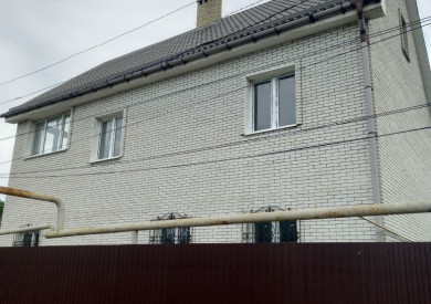 ✅ПРОДАЖА ДОМА В МАКЕЕВКЕ✅ - НЕДОСТРОЙ - Месторасположение - Макеевка , дом находится в районе остановки "Школа" рядом больница № 7 - Площадь дома - 200 м2 ❗ЗЕМЛЯ ПРИВАТИЗИРОВАНА❗ - Общее описание : Все коммуникации возле дома и в доме поменяны , внутри почти всё обшито гипсокартоном , крыша металло - черепица ( Норвегия ) Двухуровневый котёл ( Франция ) - В доме живой камин и газ - Всё что сделано , переделывать не придётся 🙂 - Цена 6.500.000 А.Н "КАСКАД" + 7 949 561 49 83