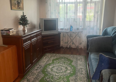 Продажа квартиры в Ворошиловском районе Проспект Освобождения Донбасса 2 а Комнат -3 Этаж 3/5 Предпочтение семье, можно с животными, возможно порядочному мужчине Цена 30 000 + коммунальные, услуги АН По всем вопросам звоните +79493594330, + 7 949 561 49 83