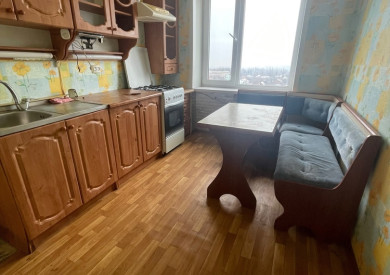 ✅ПРОДАЖА КВАРТИРЫ В ЦЕНТРЕ✅ - Продаётся квартира в ЦЕНТРЕ Харцызска - Адрес - Улица Краснознаменская , дом 69а (Девятиэтажка напротив молока) - Этажность - 9 - Этаж - 9 - Комнат - 2 - Общая площадь - 48,9 - Высота 2,54 В квартире везде пластиковые окна , пластиковый балкон , бойлер , укомплектованная кухня, заезжай и живи , мебель вся остаётся , лифт работает , вокруг в общем доступе ВСЁ , расположение отличное ✨ Документы готовы Цена 2.200.000 А.Н "КАСКАД" + 7 949 561 49 83